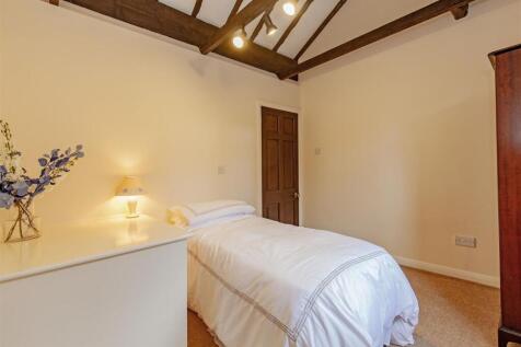 Bedroom 4-2.jpg