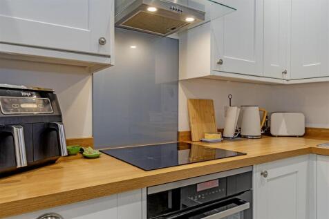 Splendid Kitchen/Dining Room