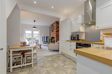 Splendid Kitchen/Dining Room