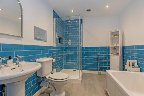 Bedroom 1 En Suite-1.jpg