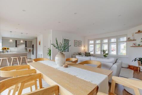 Stunning Open Plan Dining/Living Space