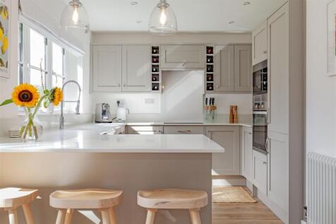 Impressive Kitchen/ Breakfast Room