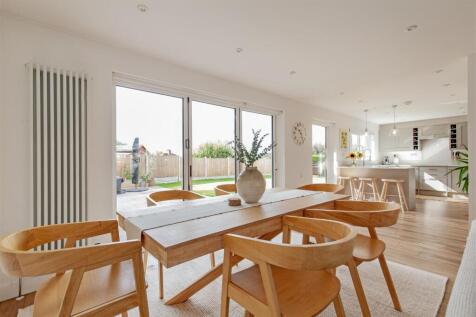 Stunning Open Plan Dining/Living Space