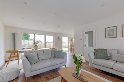 Stunning Open Plan Dining/Living Space