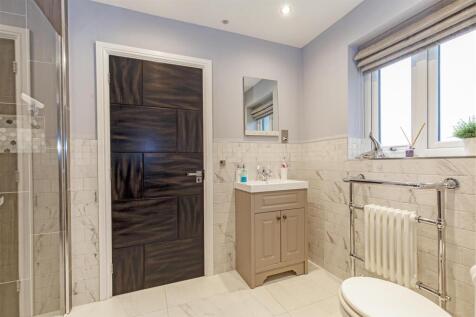 Jack and Jill En Suite-1.jpg