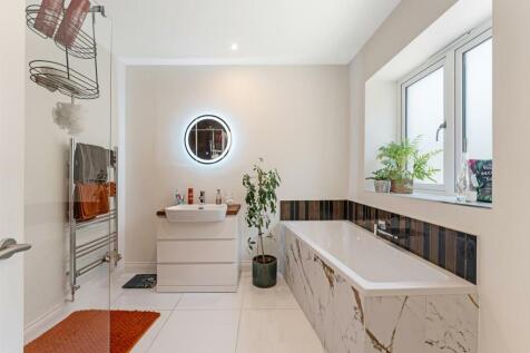 Bedroom Two En-Suite