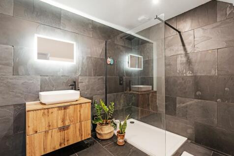 Bedroom One En-suite