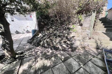 Garden Patio with Steps to Parking