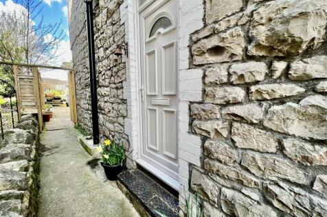 Front Door &amp; Garden Access