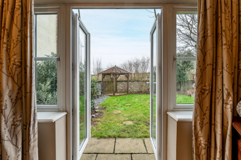 Lounge to Garden