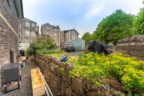 Side Access &amp; Garden