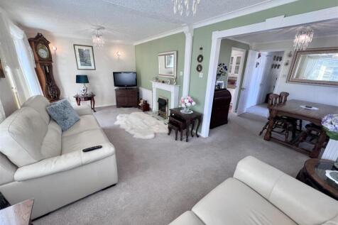 Lounge &amp; Dining Area
