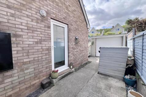 Side Access/Driveway to Garage
