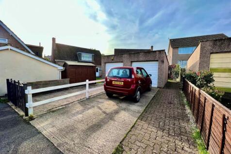 Garage &amp; Driveway to Rear