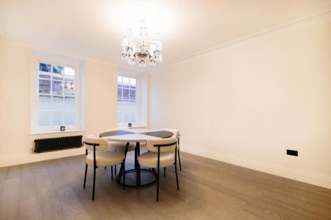 4 Bedrooms Apartment for rent