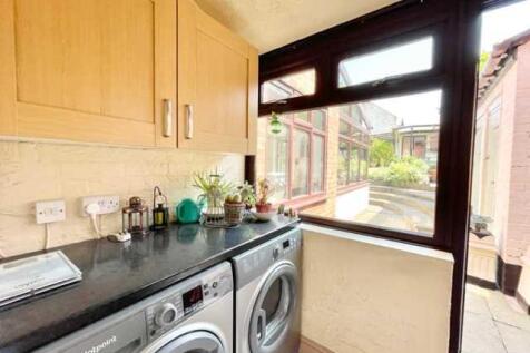 Utility/porch