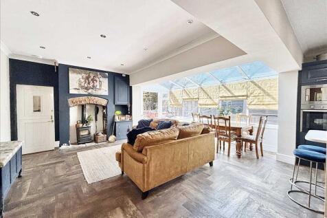 Open plan lounge