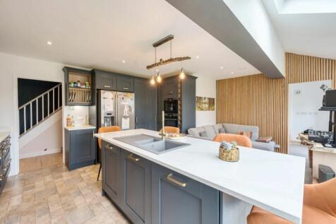 Chanton Drive, Epsom, KT17