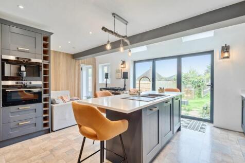 Chanton Drive, Epsom, KT17