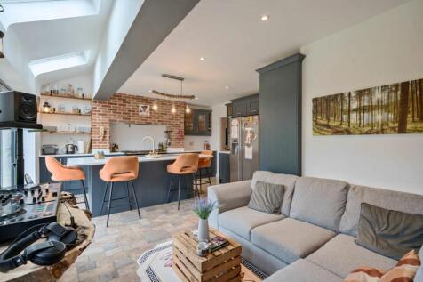 Chanton Drive, Epsom, KT17