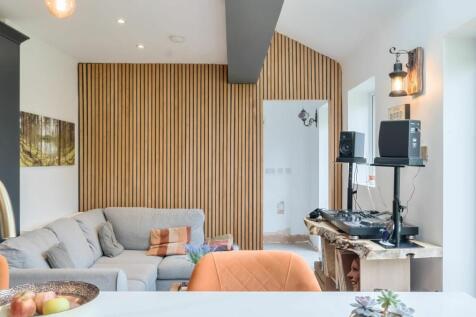 Chanton Drive, Epsom, KT17