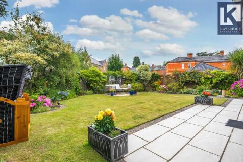 McKenzie Way, Epsom