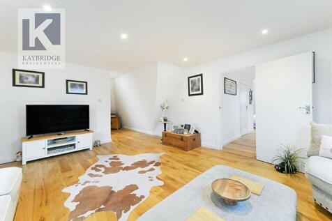 Salisbury Road, Worcester Park - KT4 7DG