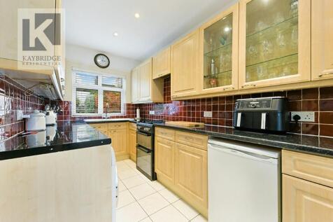 Salisbury Road, Worcester Park - KT4 7DG