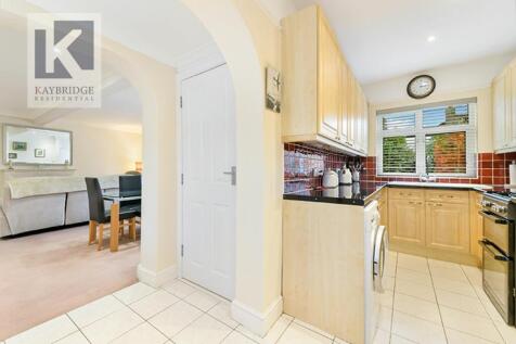 Salisbury Road, Worcester Park - KT4 7DG