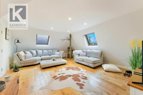 Salisbury Road, Worcester Park - KT4 7DG