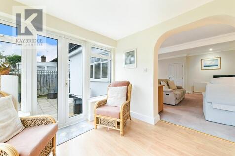 Salisbury Road, Worcester Park - KT4 7DG