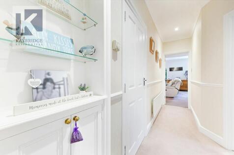 Salisbury Road, Worcester Park - KT4 7DG