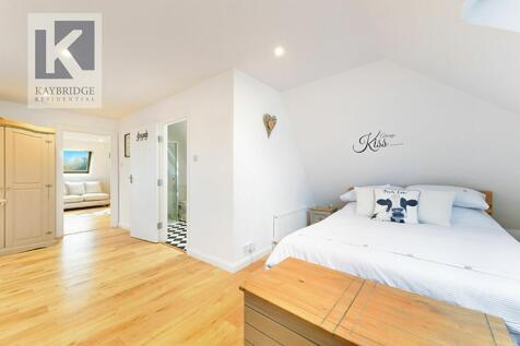 Salisbury Road, Worcester Park - KT4 7DG