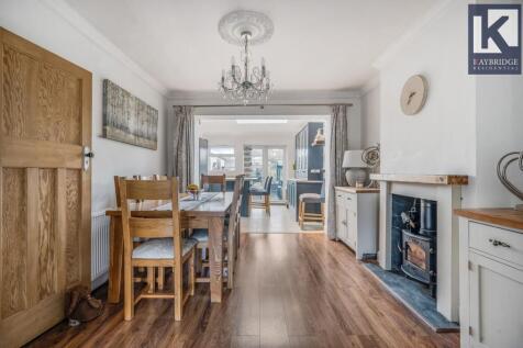 Willow Way, Epsom