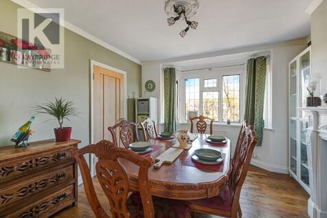 The Hawthorns, Epsom - KT17 2QA