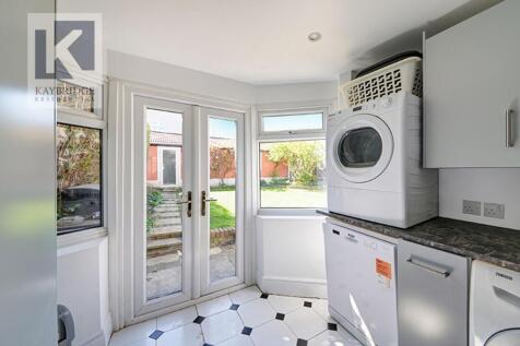 The Hawthorns, Epsom - KT17 2QA