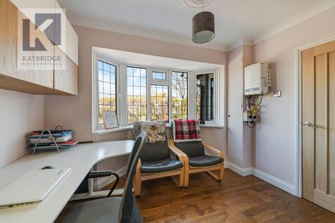 The Hawthorns, Epsom - KT17 2QA
