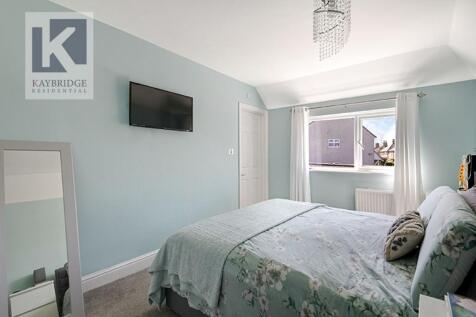 The Hawthorns, Epsom - KT17 2QA