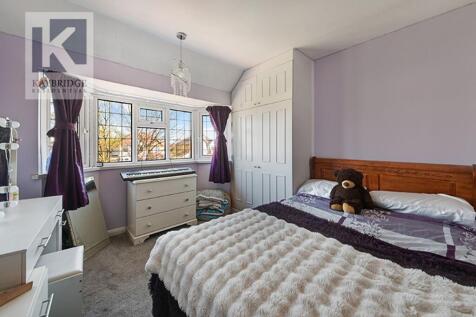 The Hawthorns, Epsom - KT17 2QA