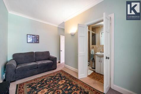 Stoneleigh Avenue, KT4
