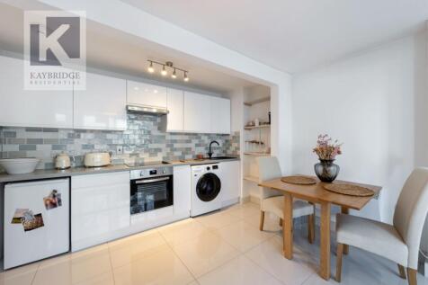 Church Road KT17 4DZ