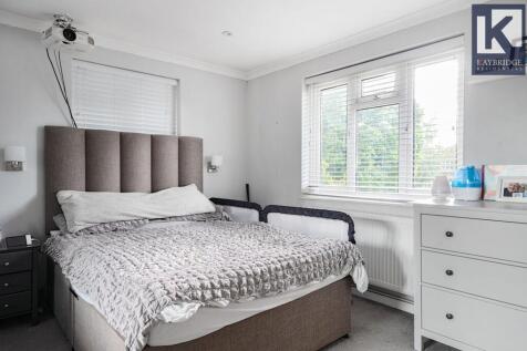 Ardrossan Gardens, KT4 7AZ
