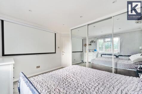 Ardrossan Gardens, KT4 7AZ