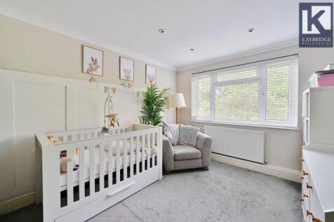Ardrossan Gardens, KT4 7AZ