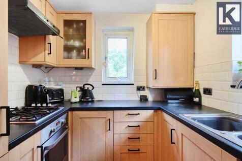 Ardrossan Gardens, KT4 7AZ
