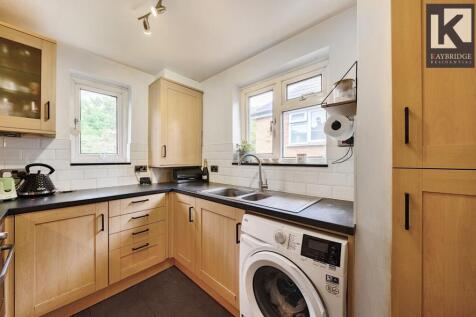 Ardrossan Gardens, KT4 7AZ