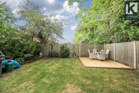Ardrossan Gardens, KT4 7AZ