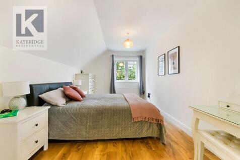 Bankside, Epsom - KT17 3AR