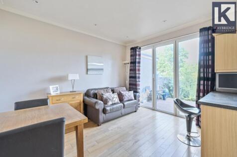 Stoneleigh Avenue, Worcester Park - KT4 8XY