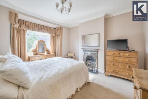 Stoneleigh Avenue, Worcester Park - KT4 8XY